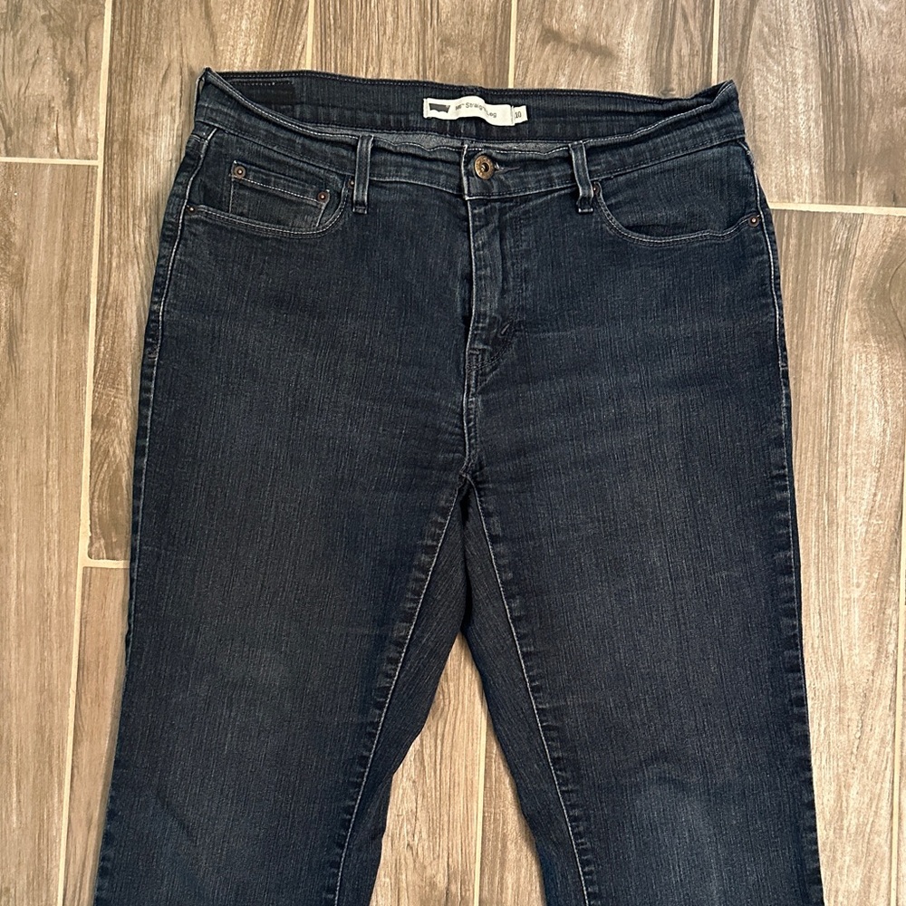 Levi’s Straight Leg Jeans